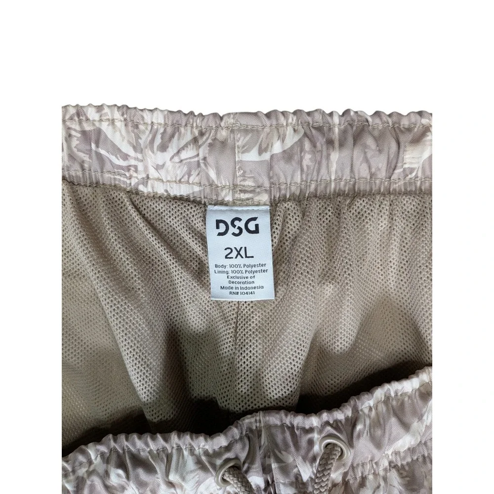 DSG Mens 2XL Rec Short Relaxed Fit 6 Inseam Palm Tree Print Tan White NWT